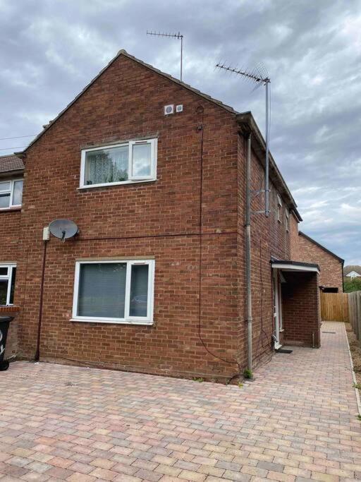 Cozy Studio Near Train Station Cambridge  Exterior photo